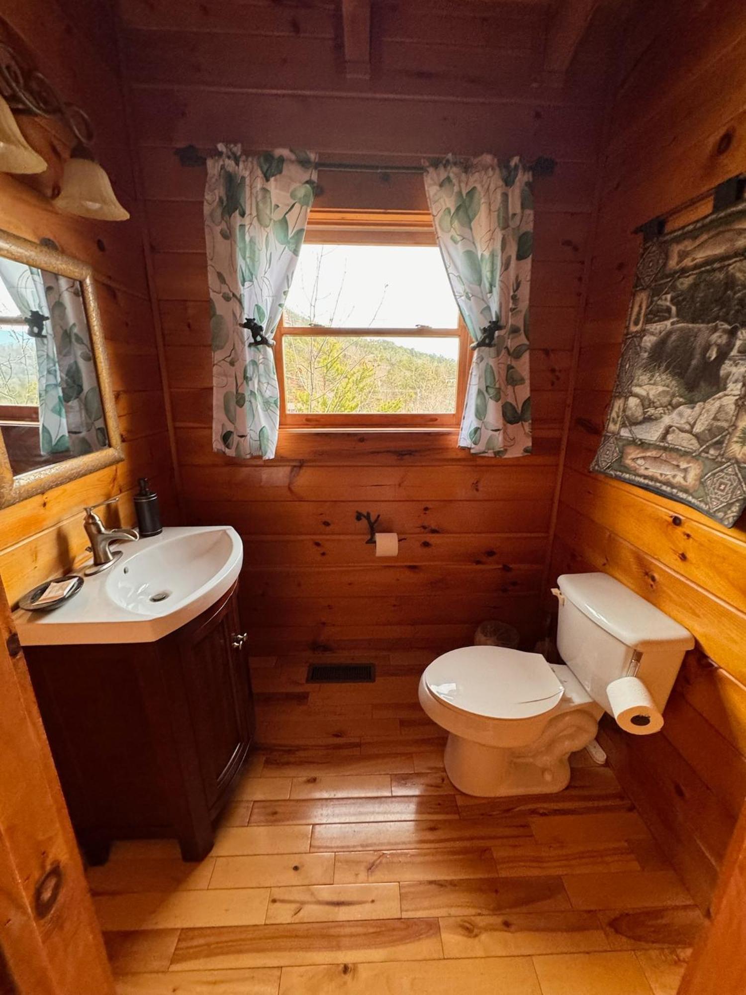 Smoky Paws - Exceptional Cabin, Stunning Mountain Views, Hot Tub, Tranquil, Gigabit Internet, Free L2 Ev Pigeon Forge Exteriör bild