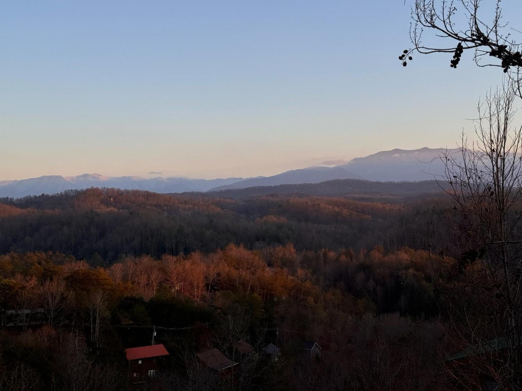 Smoky Paws - Exceptional Cabin, Stunning Mountain Views, Hot Tub, Tranquil, Gigabit Internet, Free L2 Ev Pigeon Forge Exteriör bild