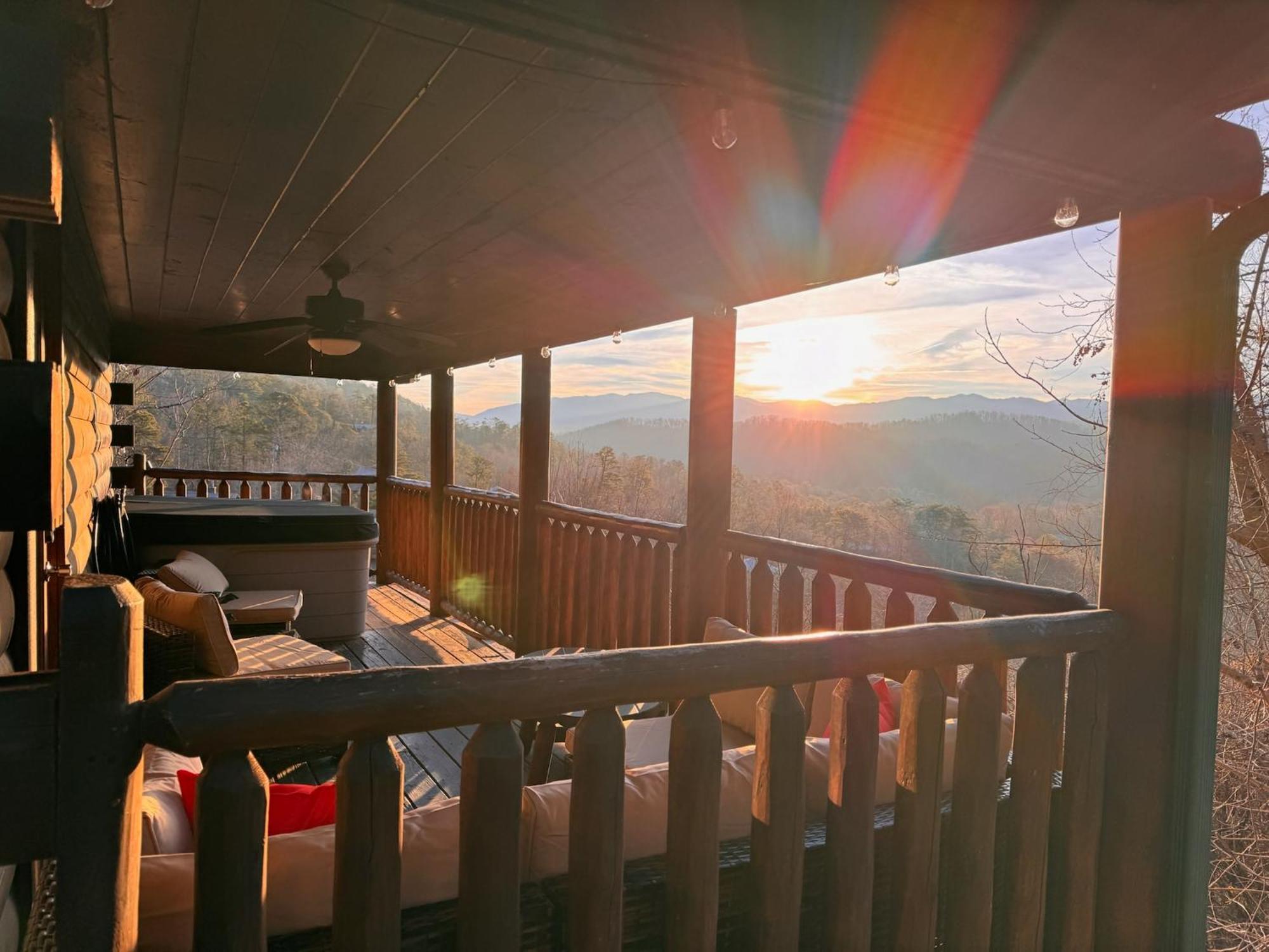 Smoky Paws - Exceptional Cabin, Stunning Mountain Views, Hot Tub, Tranquil, Gigabit Internet, Free L2 Ev Pigeon Forge Exteriör bild