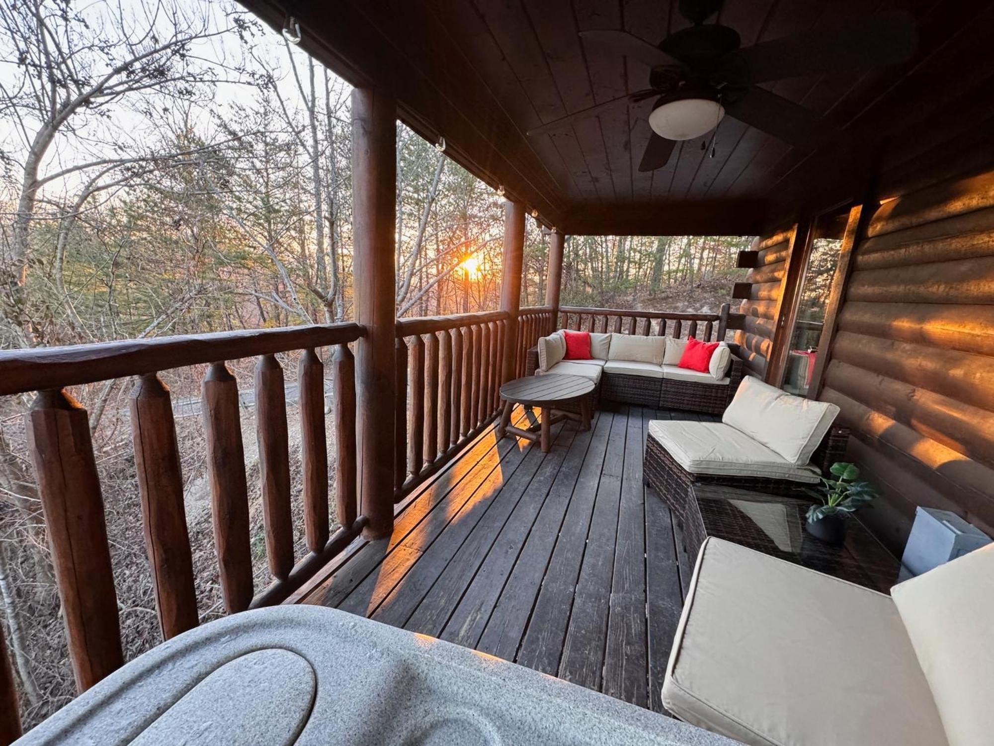 Smoky Paws - Exceptional Cabin, Stunning Mountain Views, Hot Tub, Tranquil, Gigabit Internet, Free L2 Ev Pigeon Forge Exteriör bild