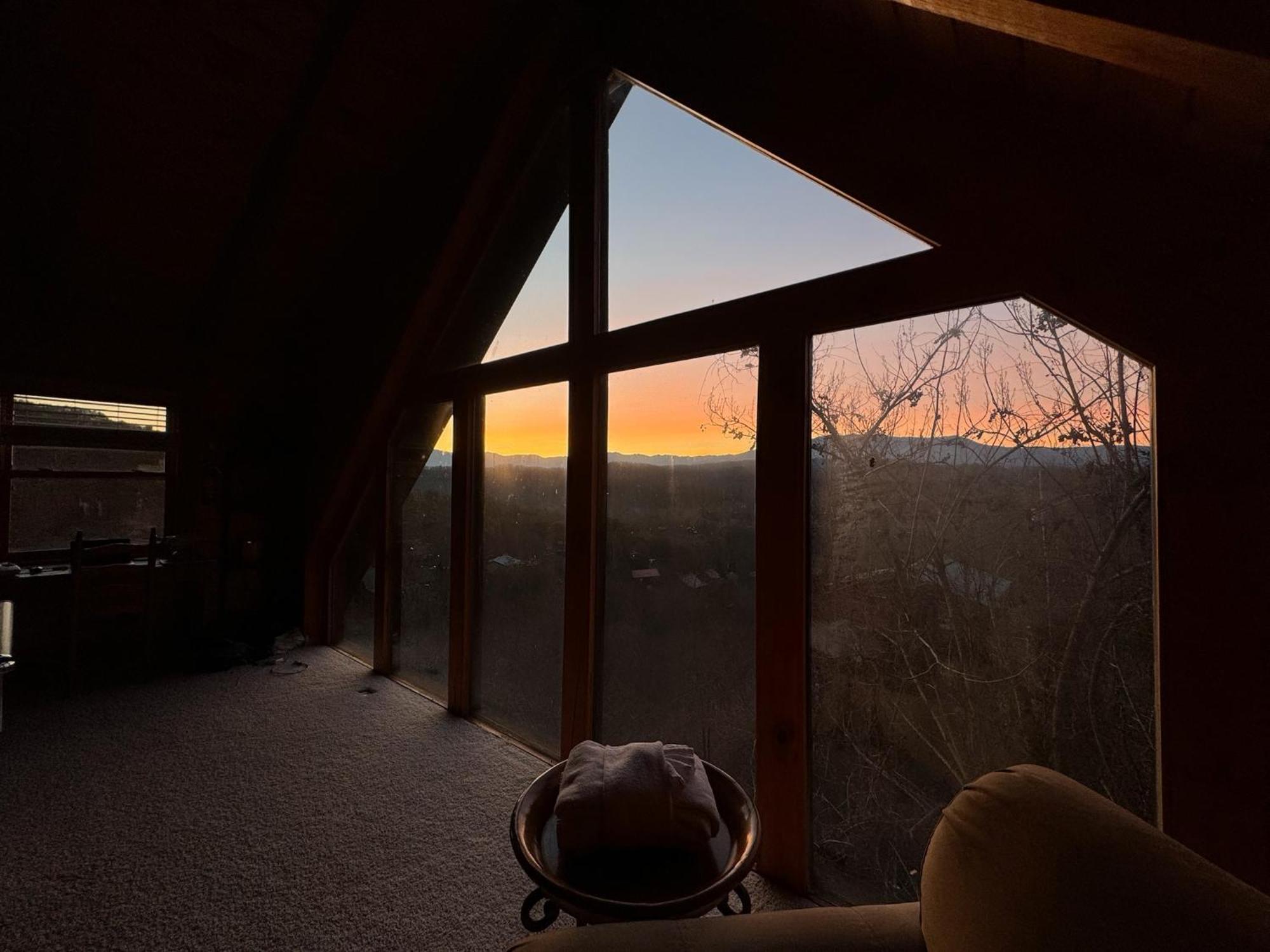 Smoky Paws - Exceptional Cabin, Stunning Mountain Views, Hot Tub, Tranquil, Gigabit Internet, Free L2 Ev Pigeon Forge Exteriör bild