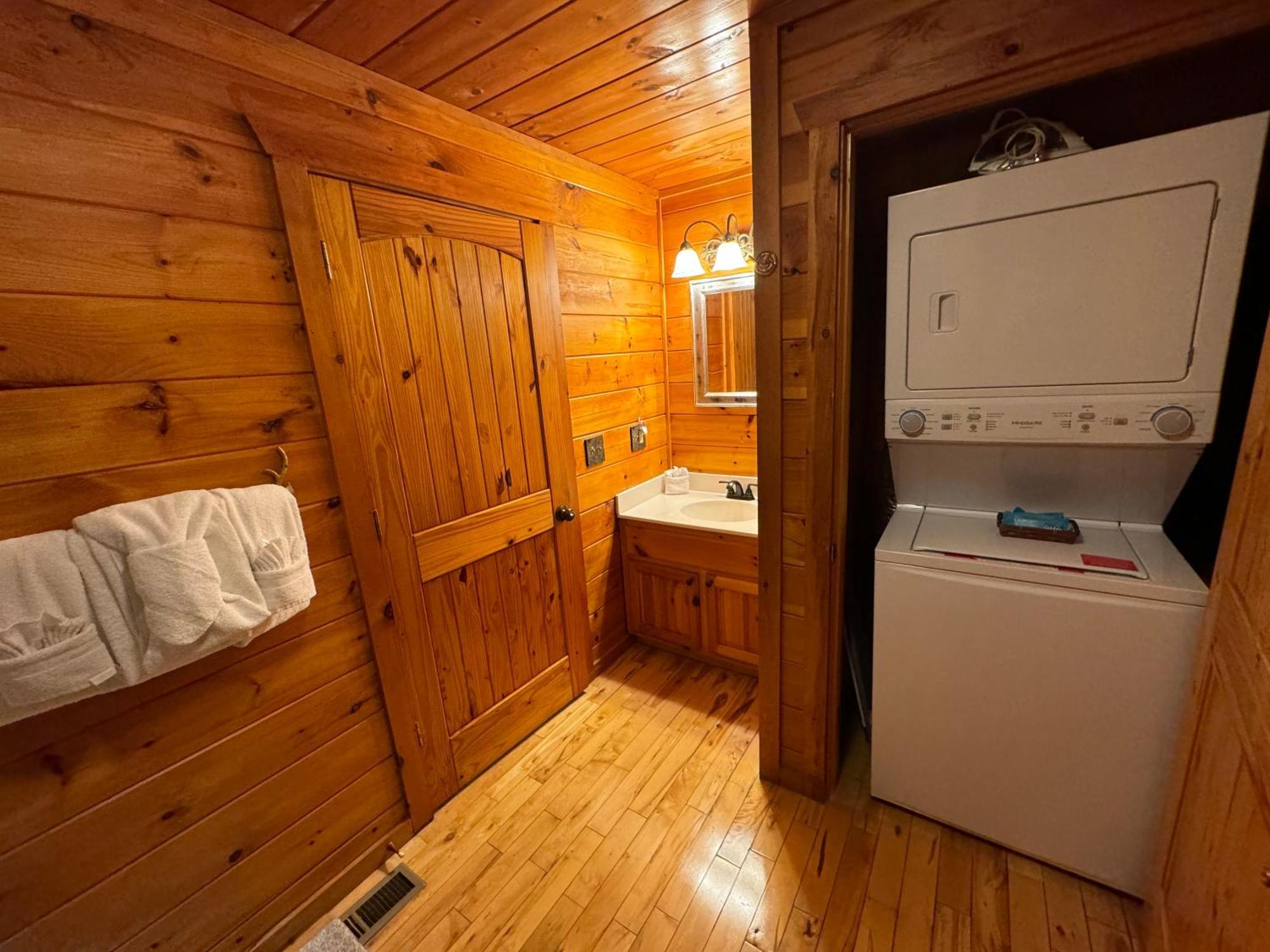 Smoky Paws - Exceptional Cabin, Stunning Mountain Views, Hot Tub, Tranquil, Gigabit Internet, Free L2 Ev Pigeon Forge Exteriör bild